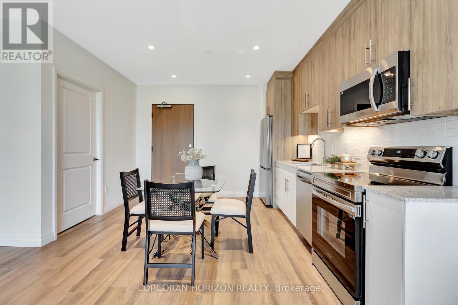 706 - 525 New Dundee Road, Kitchener, ON - Indoor Photo Showing Kitchen