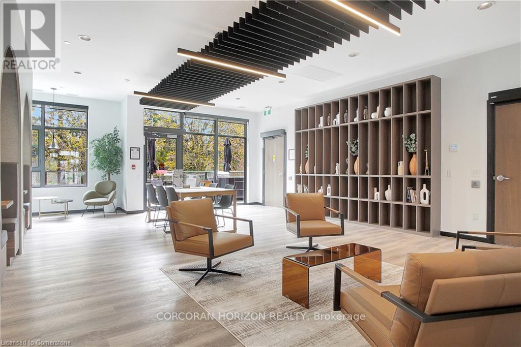 724 - 525 New Dundee Road, Kitchener, ON - Indoor Photo Showing Living Room