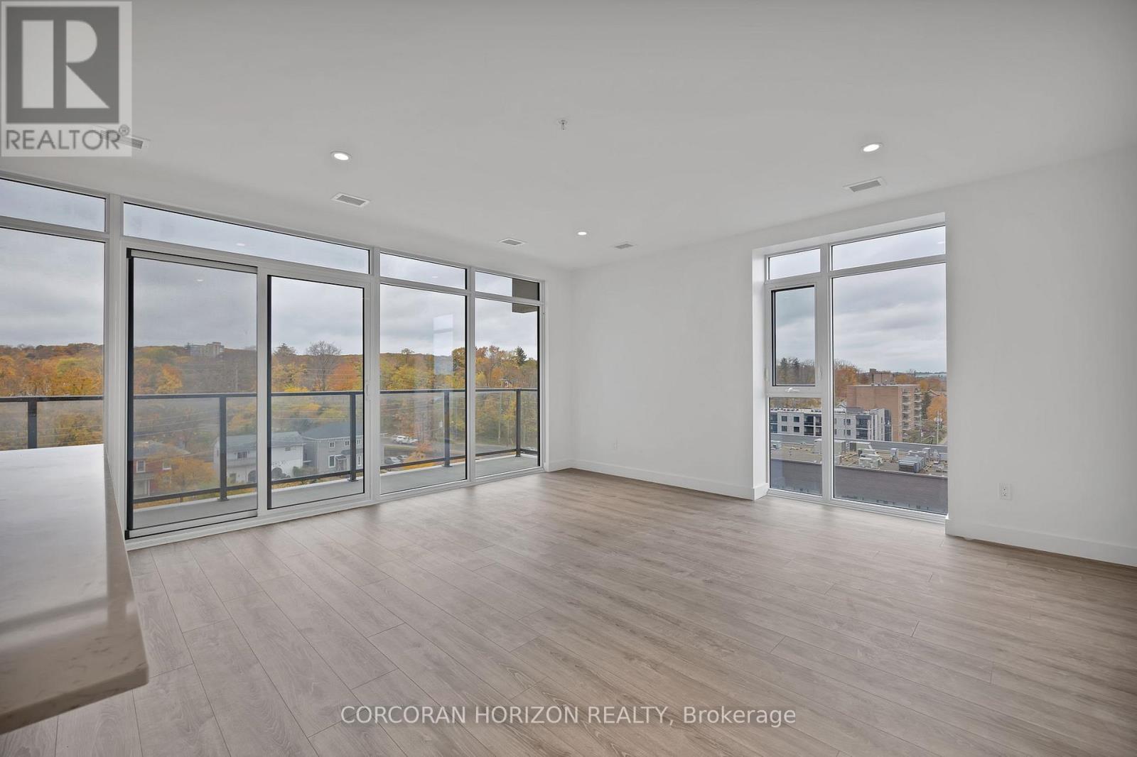 901 - 50 Grand Avenue S, Cambridge, ON - Indoor