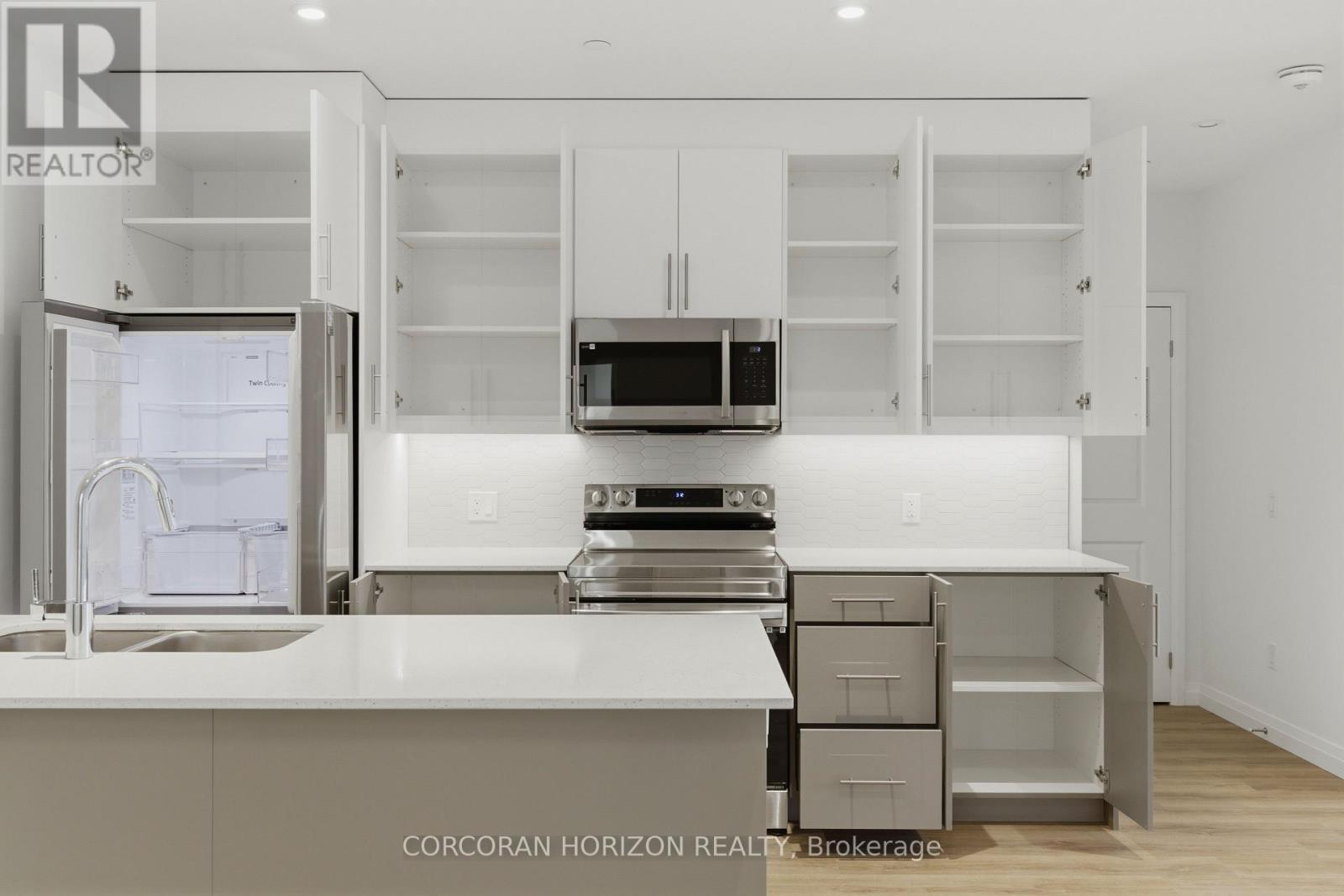 525 - 525 New Dundee Road, Kitchener, ON - Indoor Photo Showing Kitchen With Double Sink With Upgraded Kitchen