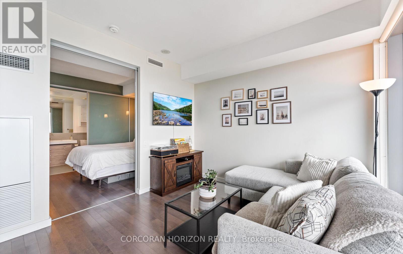 2105 - 70 Distillery Lane, Toronto, ON - Indoor Photo Showing Other Room