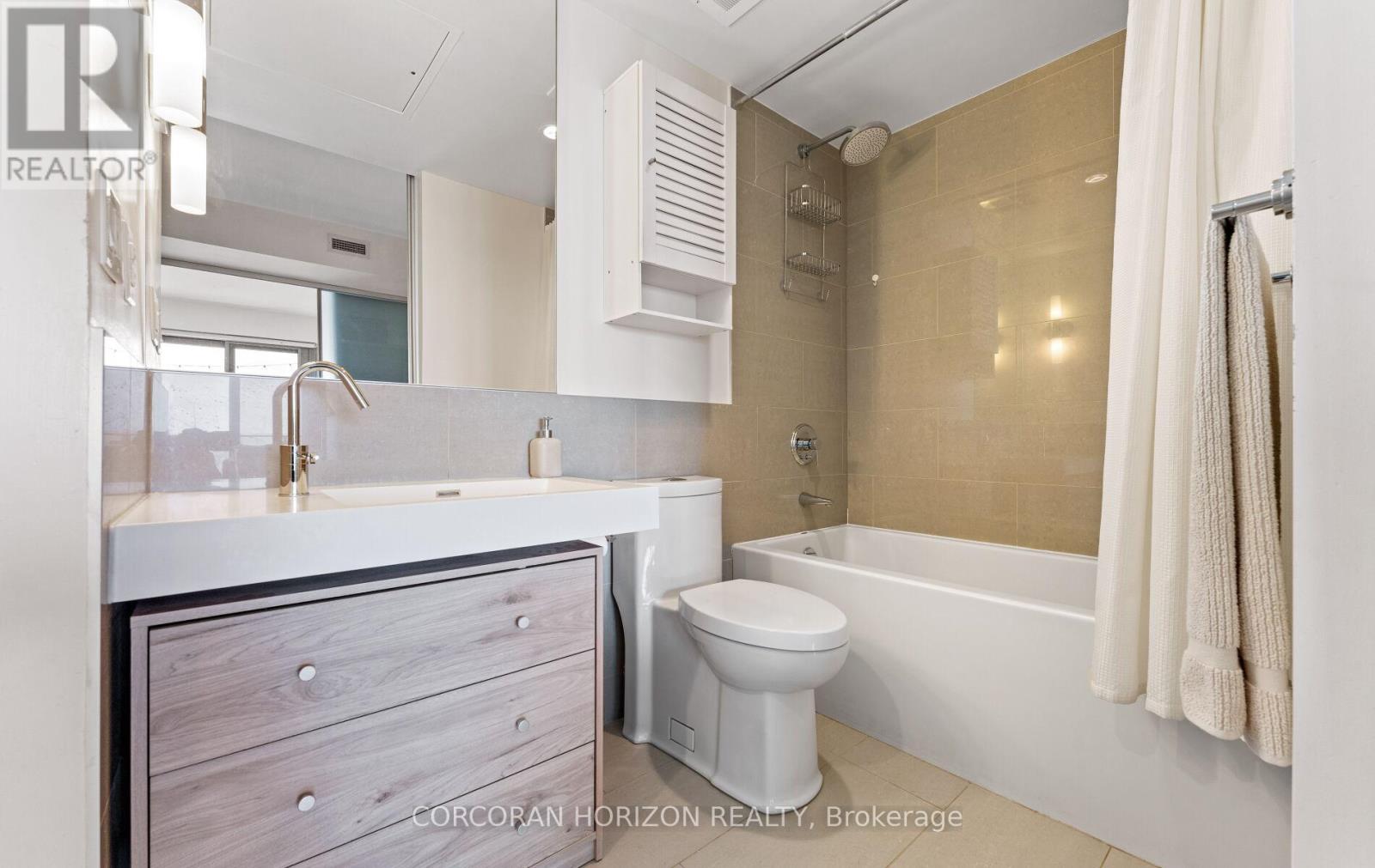 2105 - 70 Distillery Lane, Toronto, ON - Indoor Photo Showing Bathroom