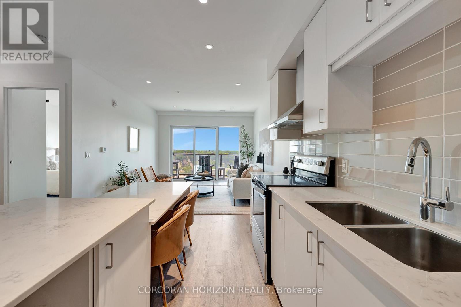 1511 - 15 Glebe Street, Cambridge, ON - Indoor Photo Showing Kitchen With Double Sink
