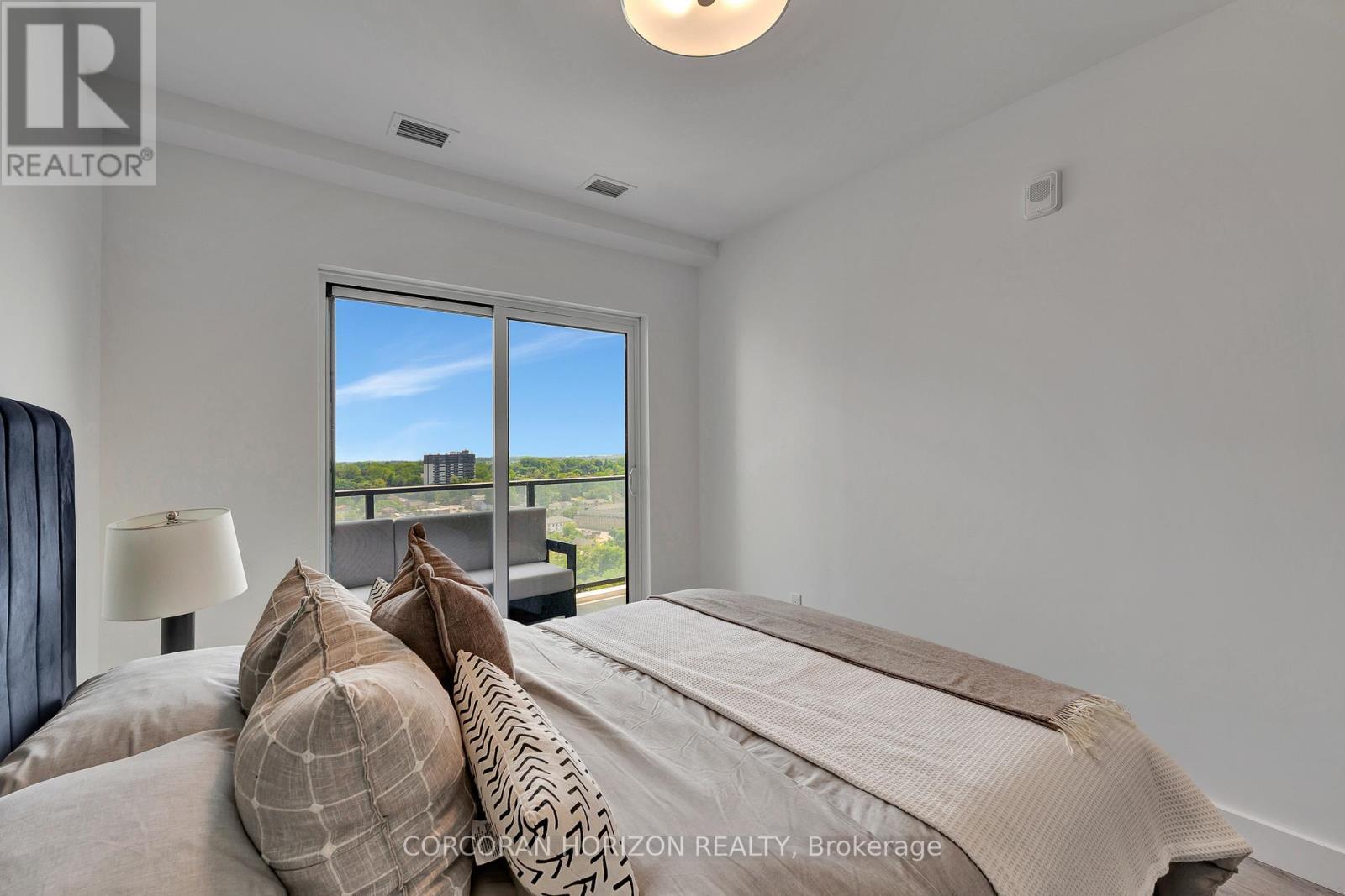 1511 - 15 Glebe Street, Cambridge, ON - Indoor Photo Showing Bedroom