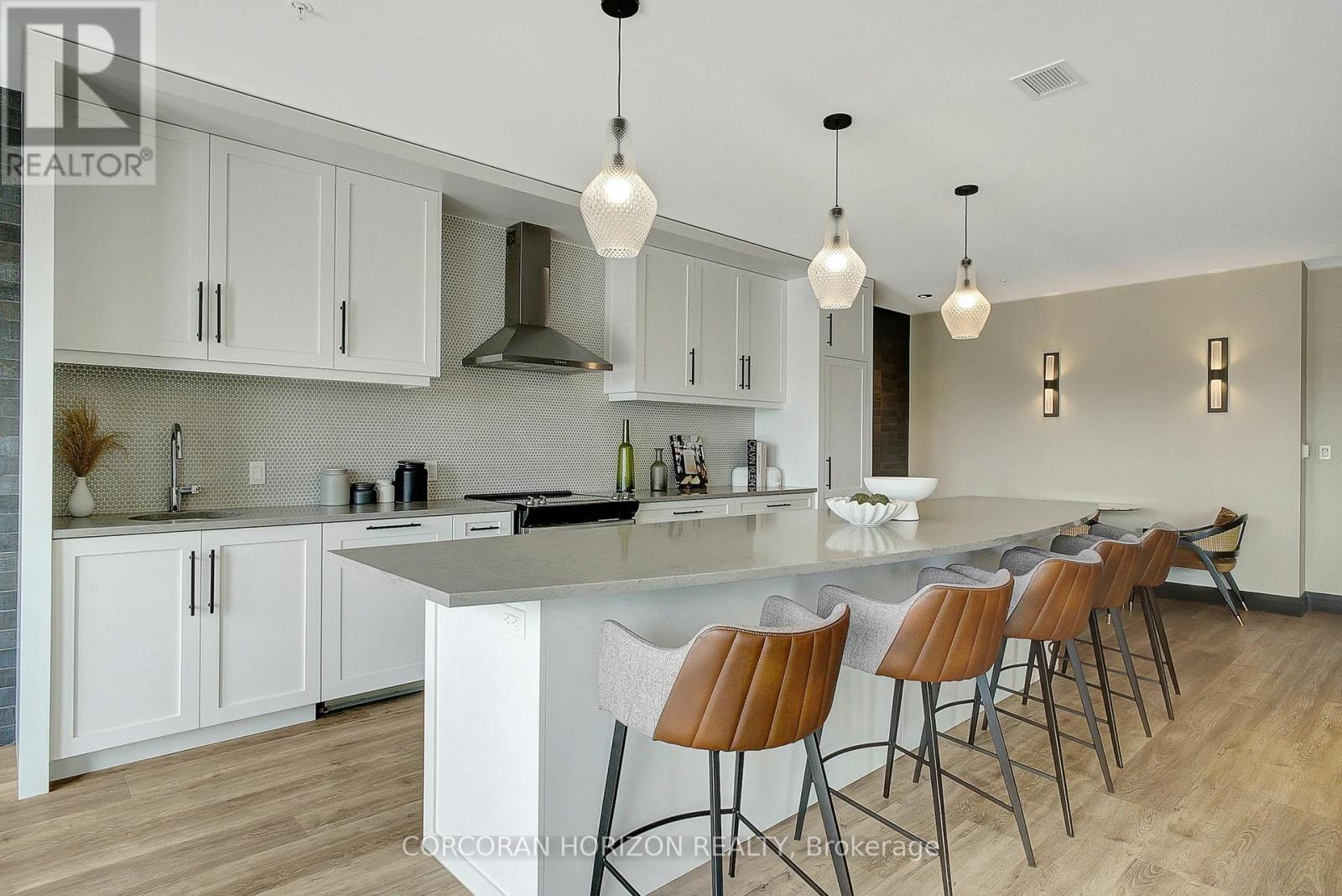 1511 - 15 Glebe Street, Cambridge, ON - Indoor Photo Showing Kitchen With Upgraded Kitchen