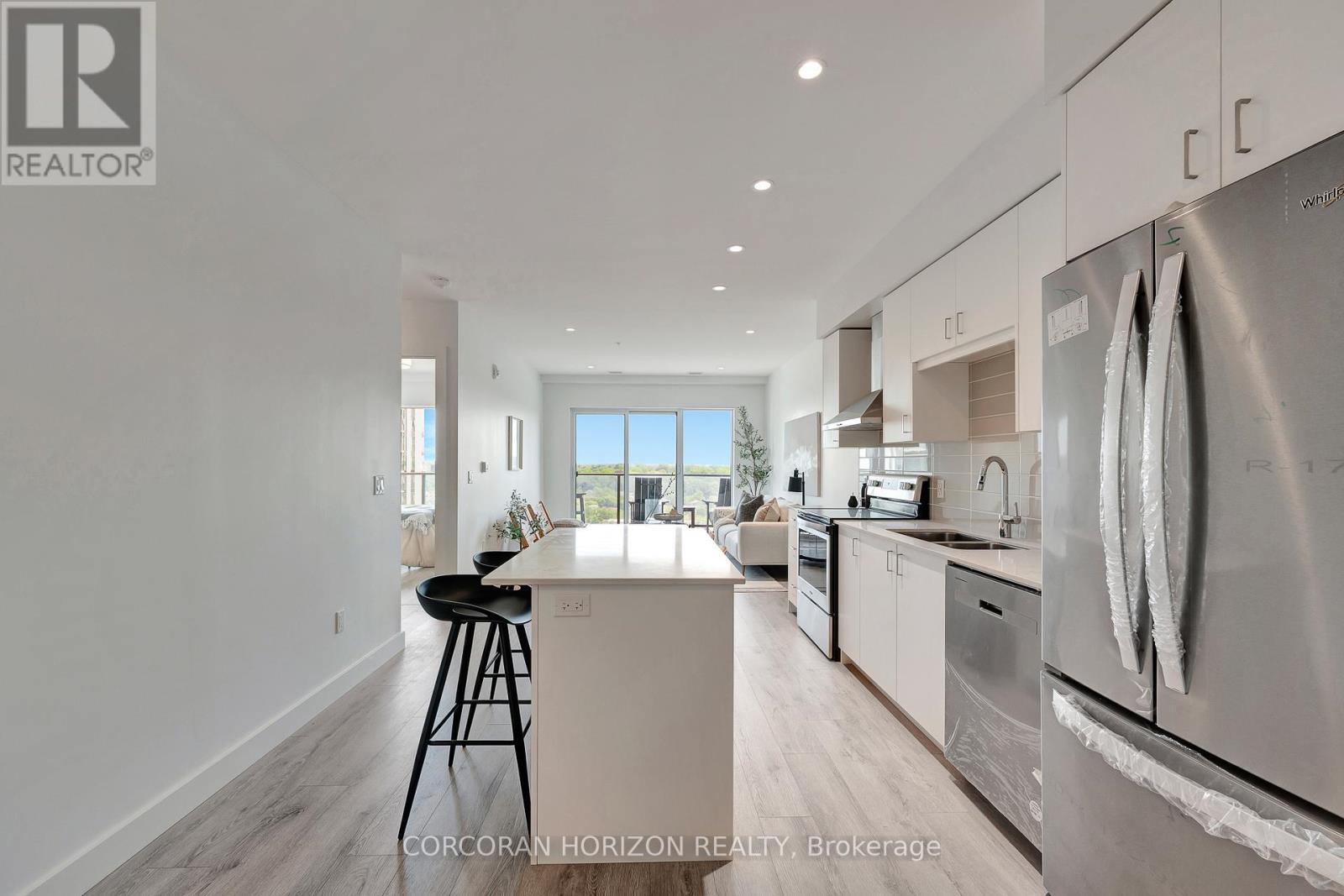 1511 - 15 Glebe Street, Cambridge, ON - Indoor Photo Showing Kitchen With Upgraded Kitchen