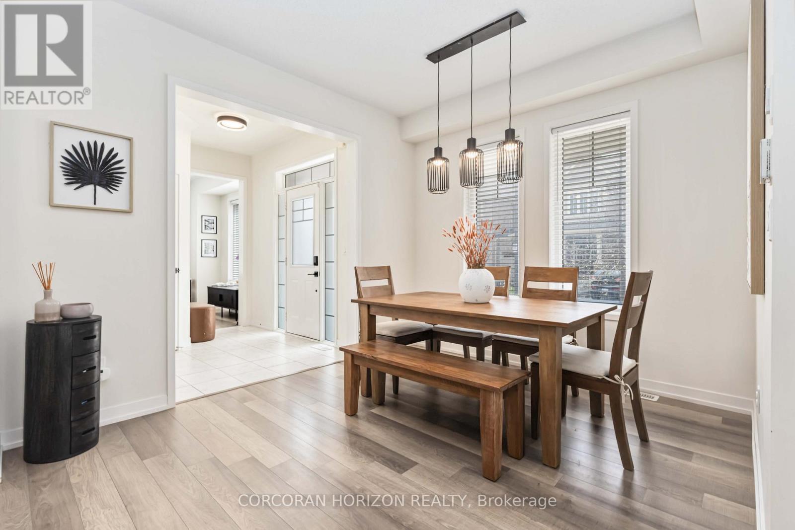81 Dundonald Trail, Newmarket, ON - Indoor Photo Showing Dining Room