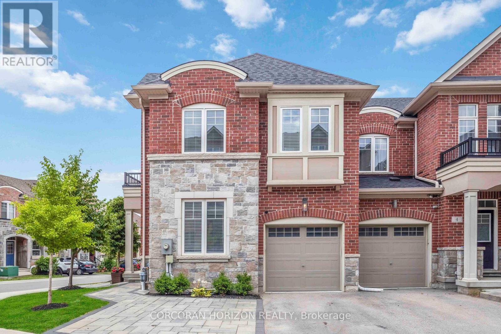81 Dundonald Trail, Newmarket, ON - Outdoor With Facade