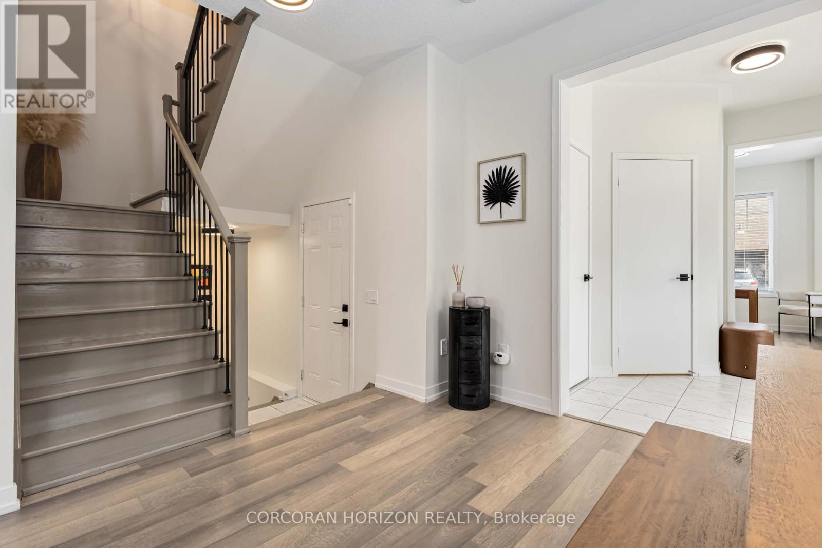 81 Dundonald Trail, Newmarket, ON - Indoor Photo Showing Other Room