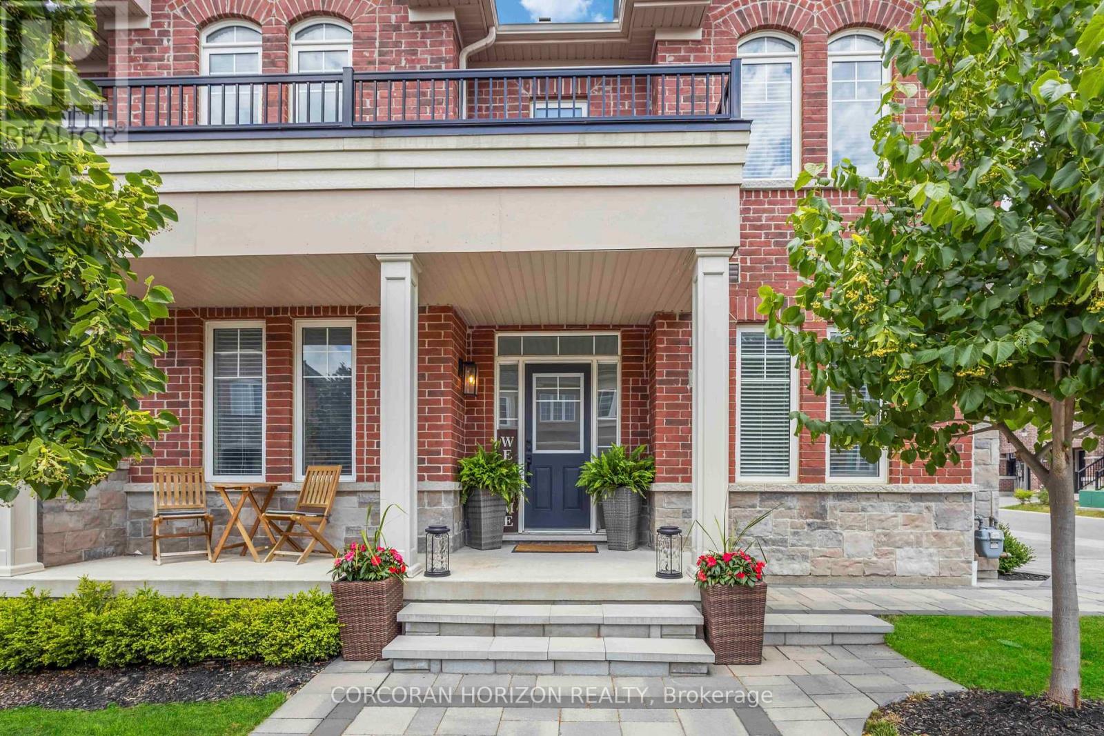 81 Dundonald Trail, Newmarket, ON - Outdoor With Facade