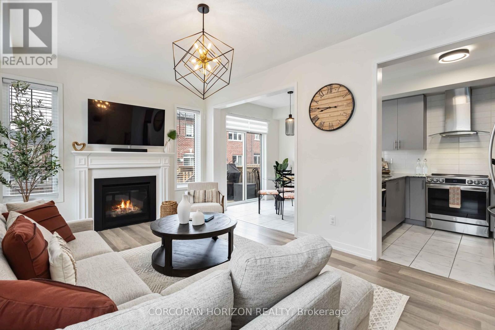 81 Dundonald Trail, Newmarket, ON - Indoor Photo Showing Living Room With Fireplace