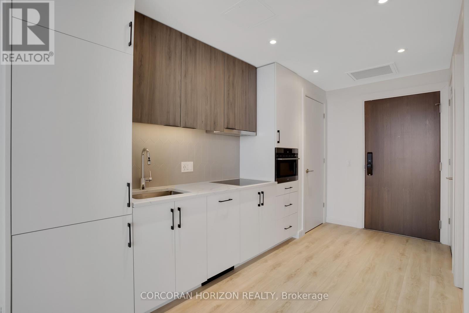 1809 - 741 King Street W, Kitchener, ON - Indoor Photo Showing Kitchen