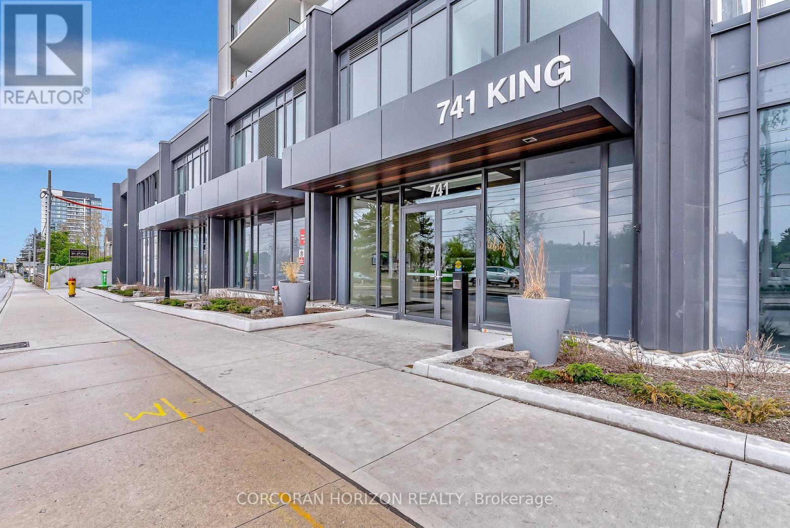 1809 - 741 King Street W, Kitchener, ON - Outdoor
