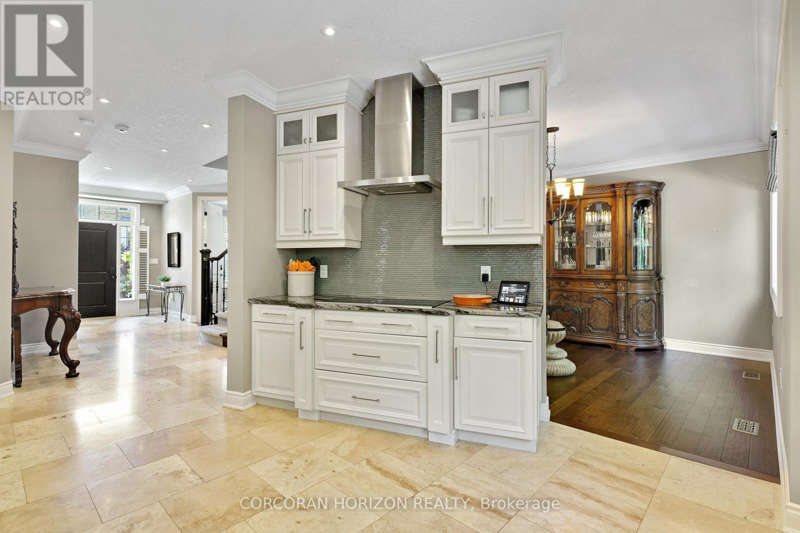 8 - 258 Edgewater Crescent, Kitchener, ON - Indoor Photo Showing Kitchen With Upgraded Kitchen