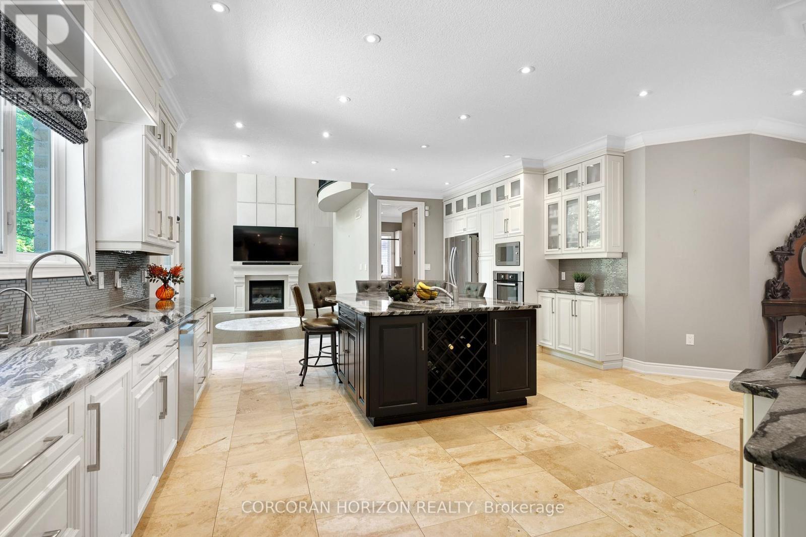 8 - 258 Edgewater Crescent, Kitchener, ON - Indoor Photo Showing Kitchen With Double Sink With Upgraded Kitchen