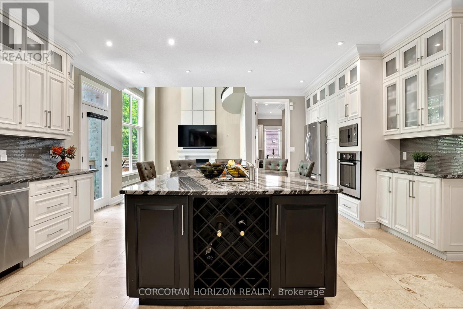 8 - 258 Edgewater Crescent, Kitchener, ON - Indoor Photo Showing Kitchen With Upgraded Kitchen