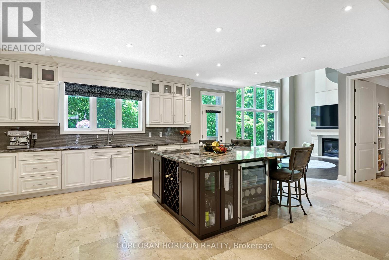 8 - 258 Edgewater Crescent, Kitchener, ON - Indoor Photo Showing Kitchen With Upgraded Kitchen