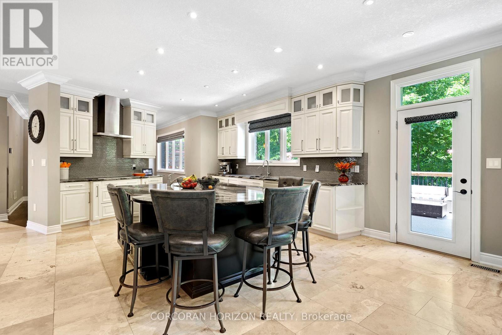 8 - 258 Edgewater Crescent, Kitchener, ON - Indoor Photo Showing Dining Room