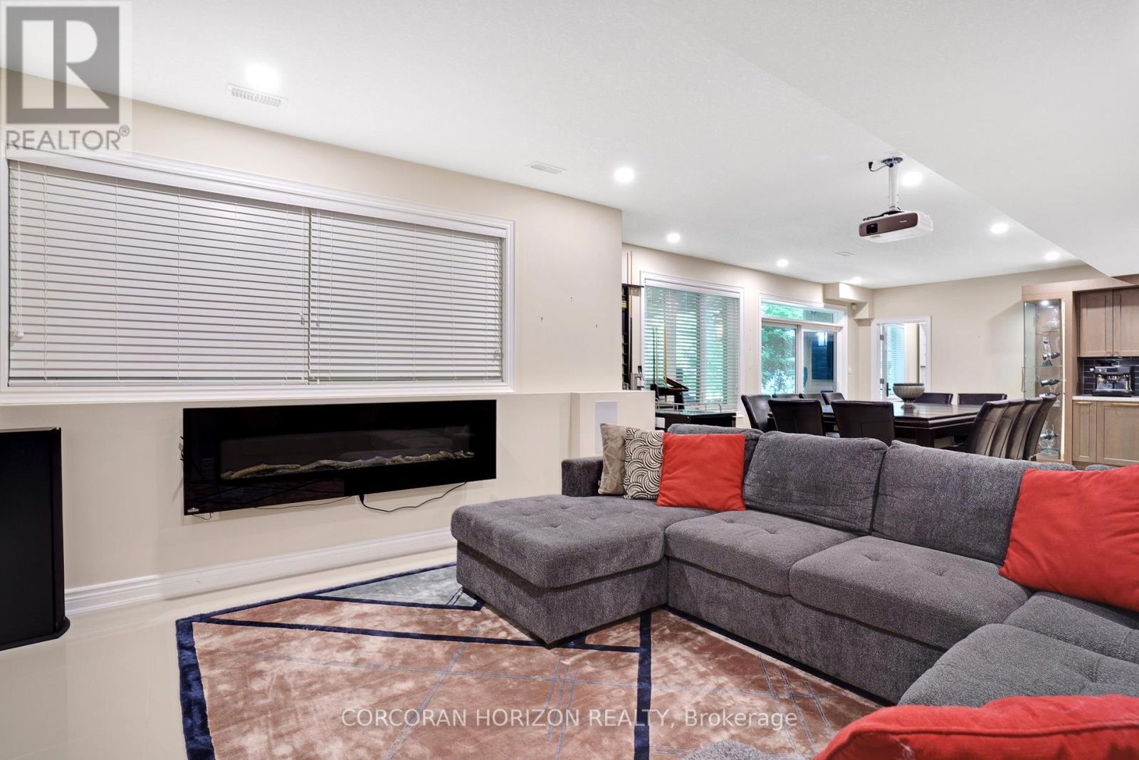8 - 258 Edgewater Crescent, Kitchener, ON - Indoor Photo Showing Living Room With Fireplace