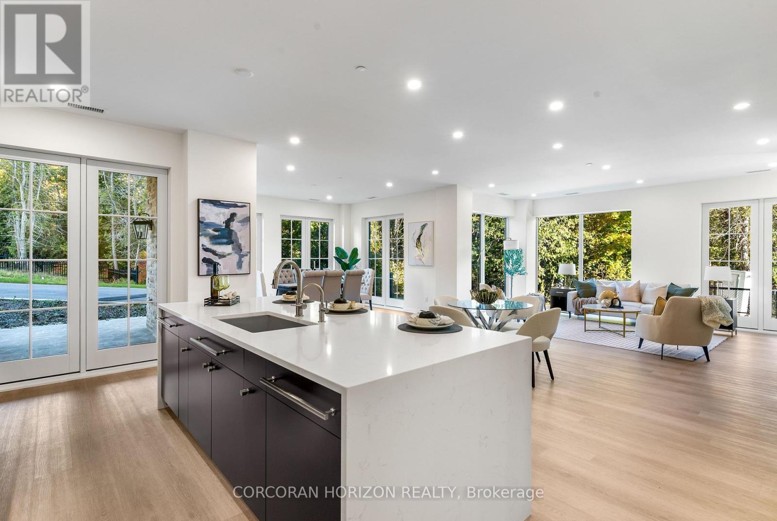 32 - 6523 Wellington 7 Road, Centre Wellington, ON - Indoor Photo Showing Kitchen With Upgraded Kitchen