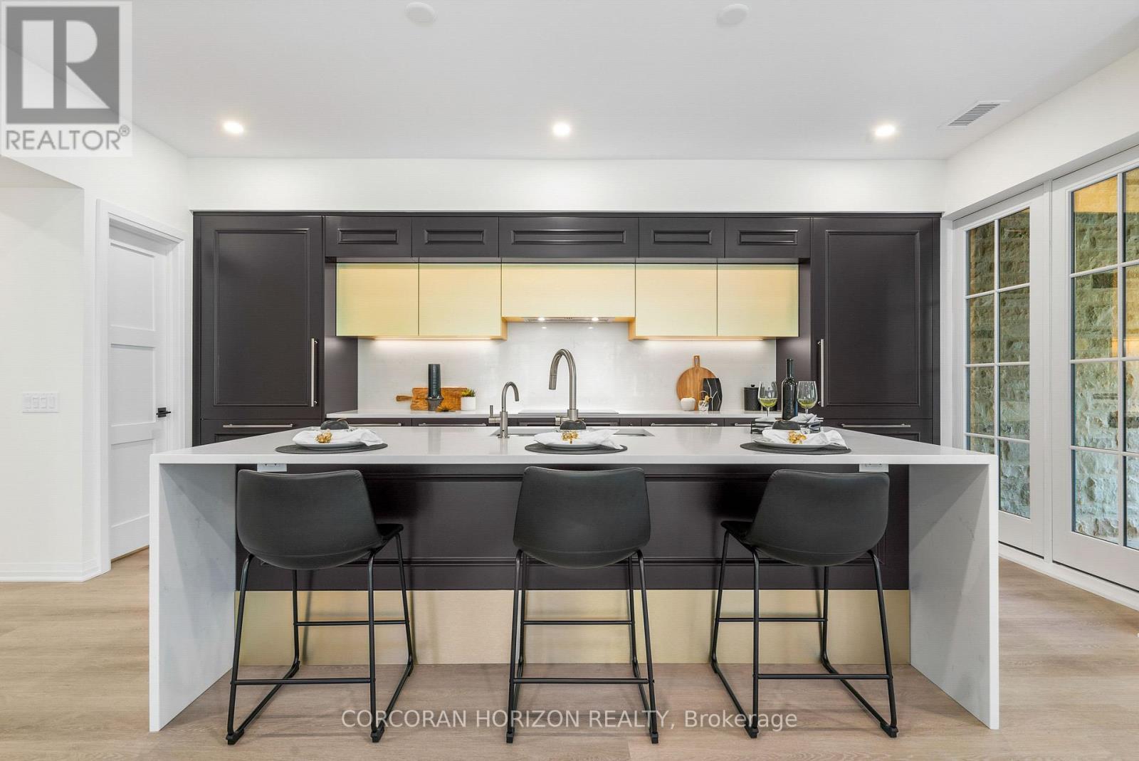 32 - 6523 Wellington 7 Road, Centre Wellington, ON - Indoor Photo Showing Kitchen With Upgraded Kitchen