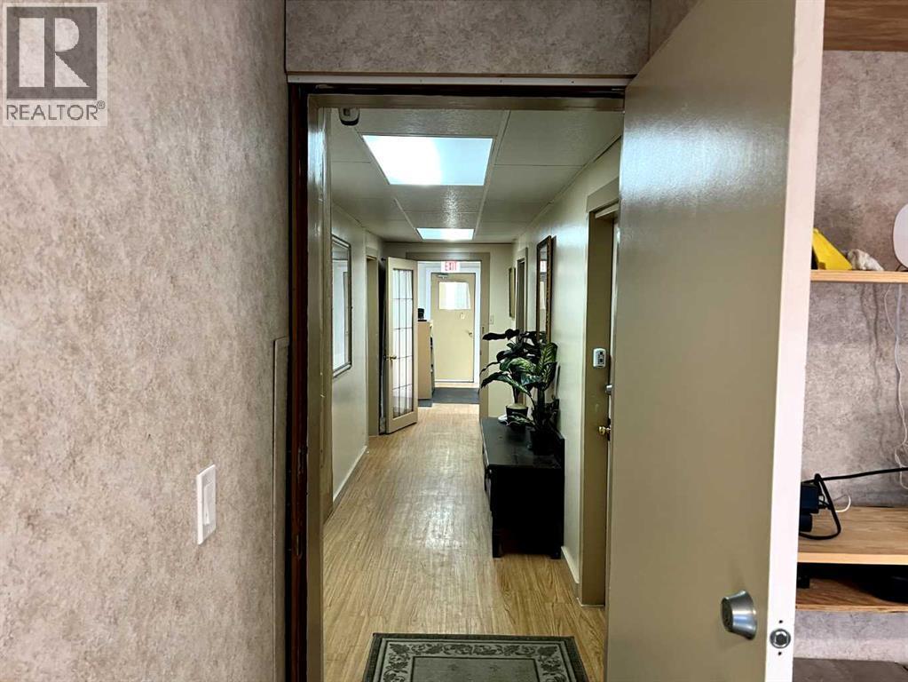 Main floor hallway - 5013 50 Avenue, Valleyview, AB