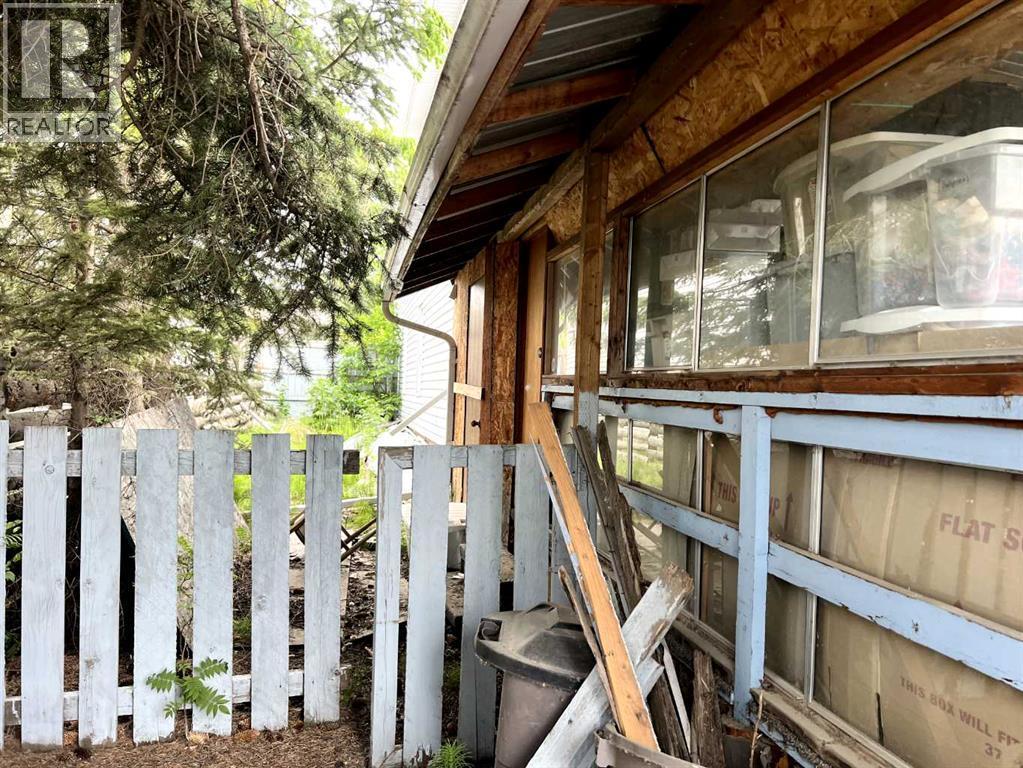 Rear porch - 5013 50 Avenue, Valleyview, AB