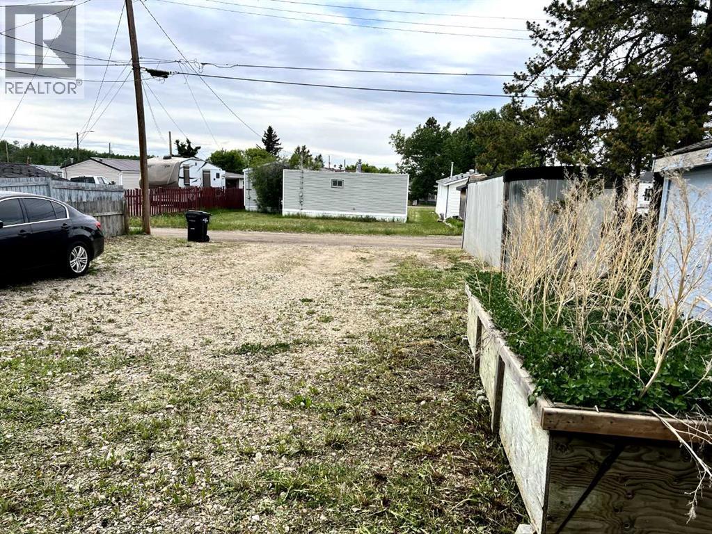 Common parking - 5013 50 Avenue, Valleyview, AB