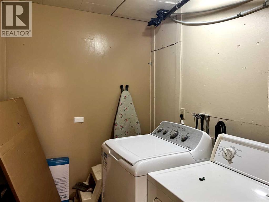 Common laundry - 5013 50 Avenue, Valleyview, AB