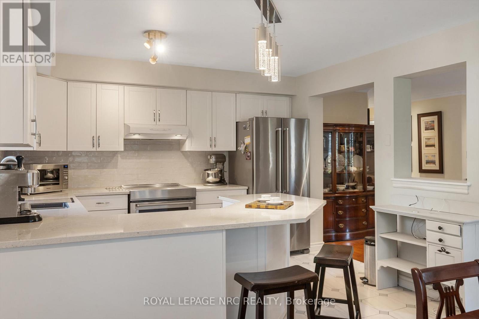 101 - 55 Main Street, St. Catharines (Port Dalhousie), ON - Indoor Photo Showing Kitchen With Upgraded Kitchen