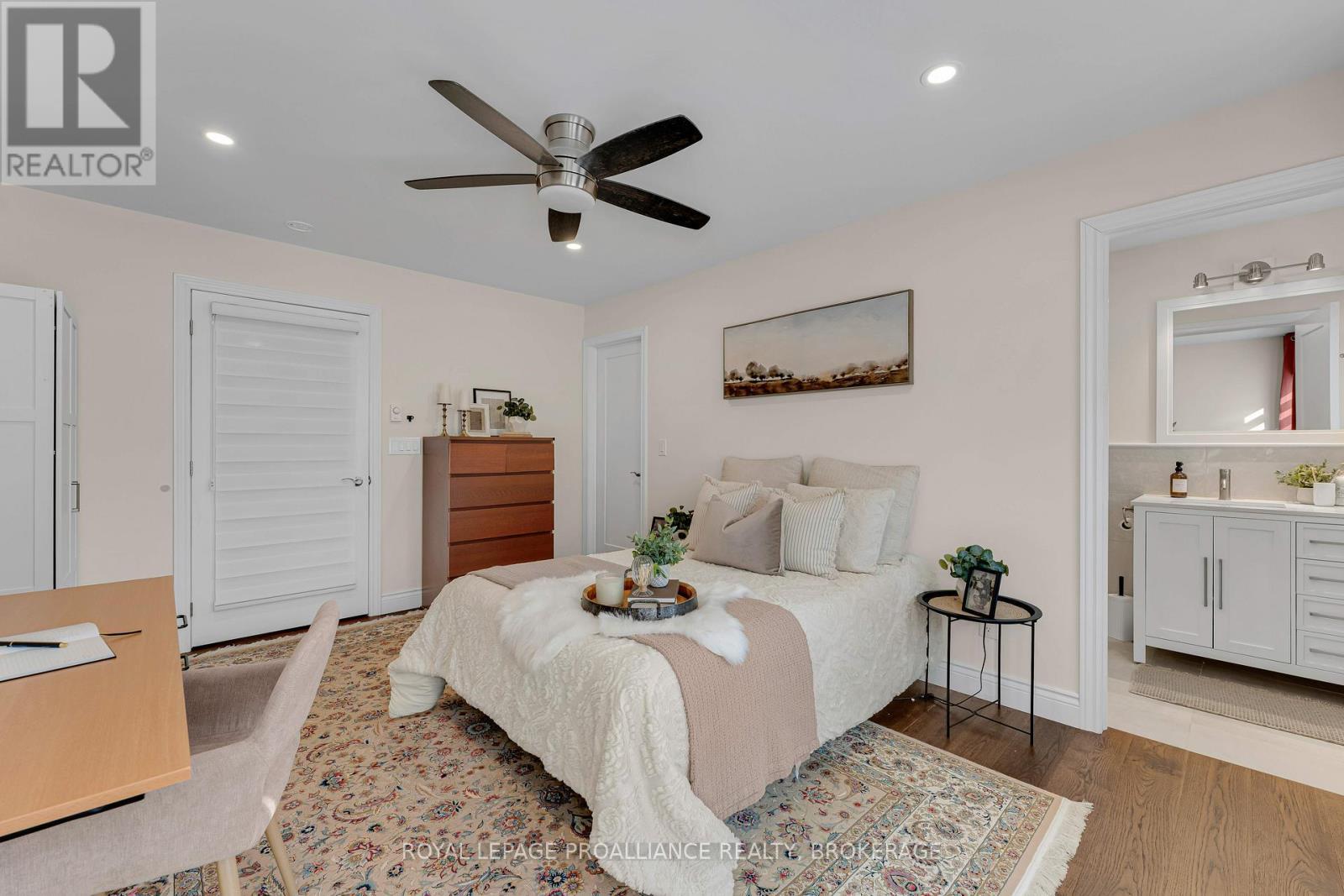 32 Livingston Avenue, Kingston (Central City East), ON - Indoor Photo Showing Bedroom