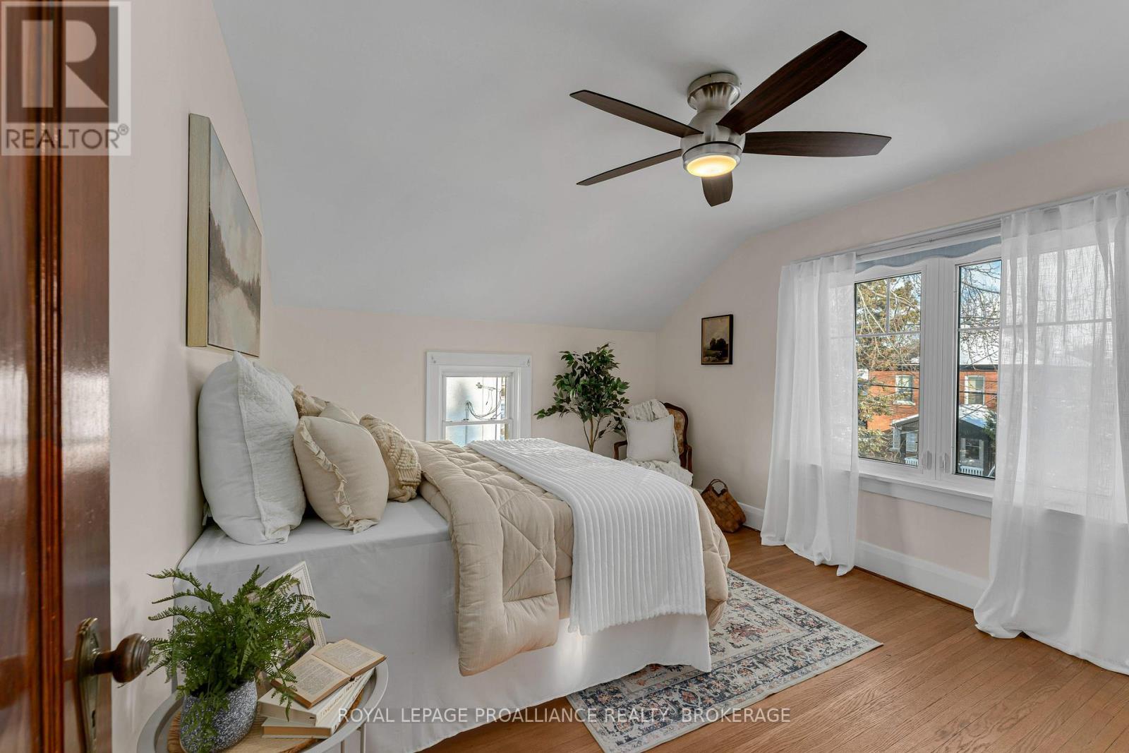 32 Livingston Avenue, Kingston (Central City East), ON - Indoor Photo Showing Bedroom
