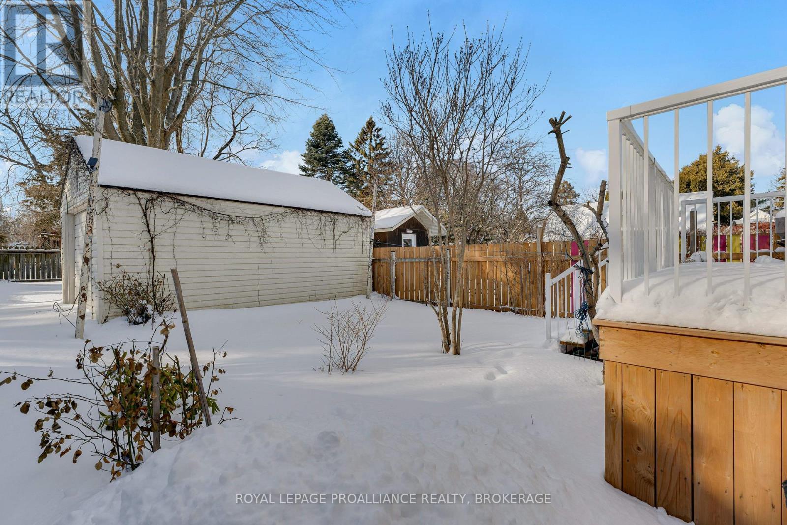 32 Livingston Avenue, Kingston (Central City East), ON - Outdoor