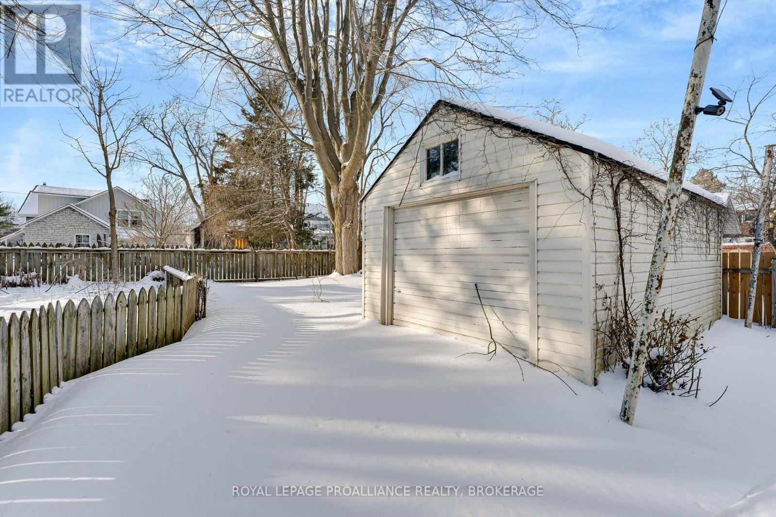32 Livingston Avenue, Kingston (Central City East), ON - Outdoor