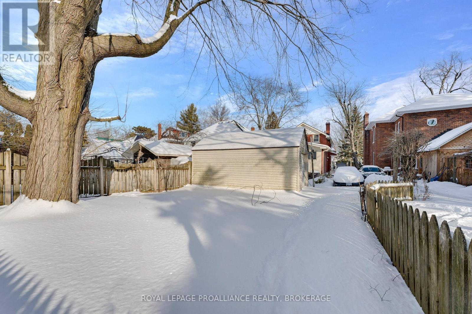 32 Livingston Avenue, Kingston (Central City East), ON - Outdoor
