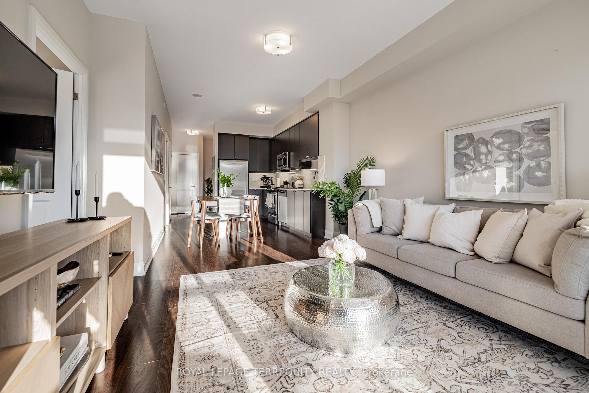 401-35 Fontenay Court, Toronto, ON - Indoor Photo Showing Living Room