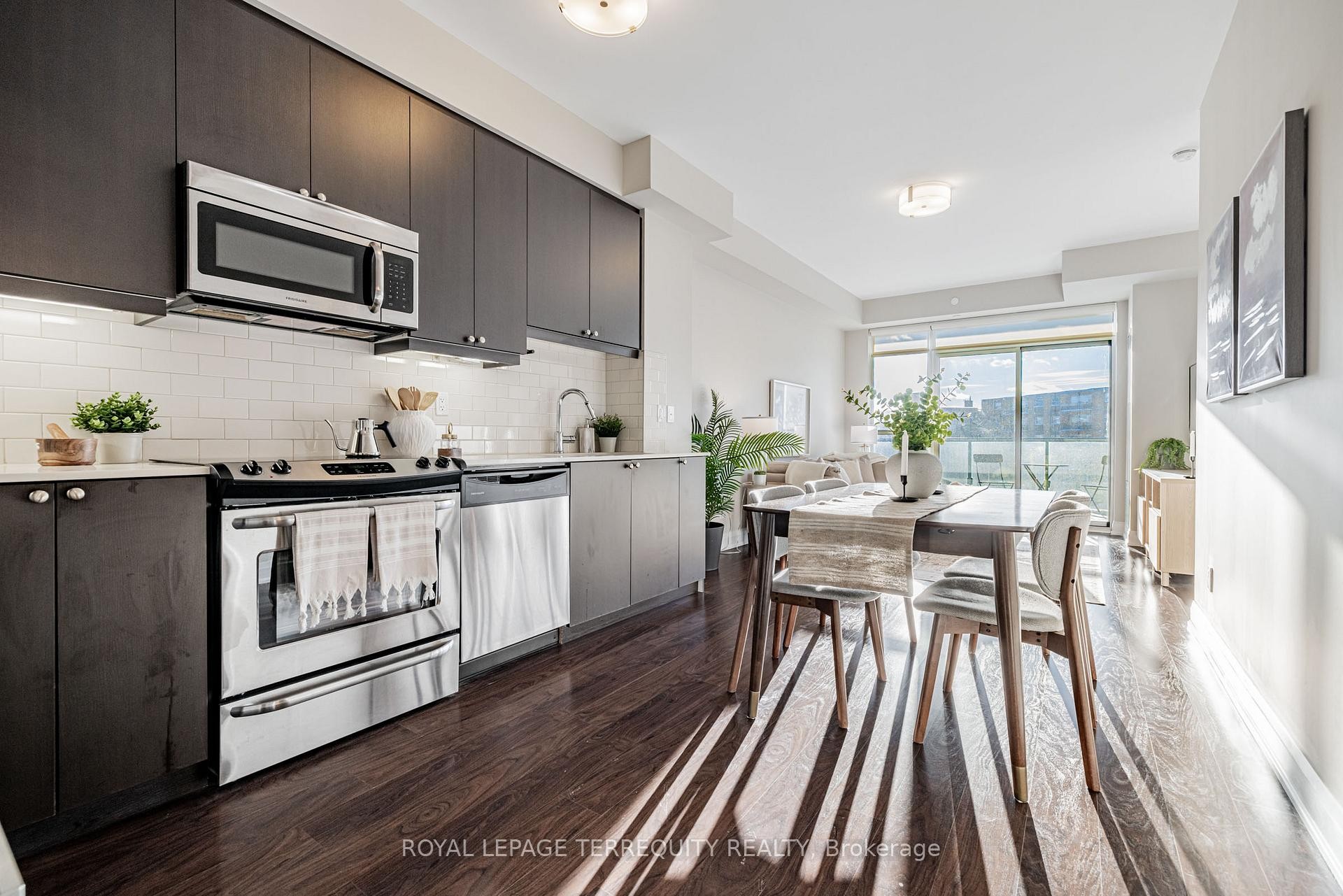 401-35 Fontenay Court, Toronto, ON - Indoor Photo Showing Kitchen With Upgraded Kitchen