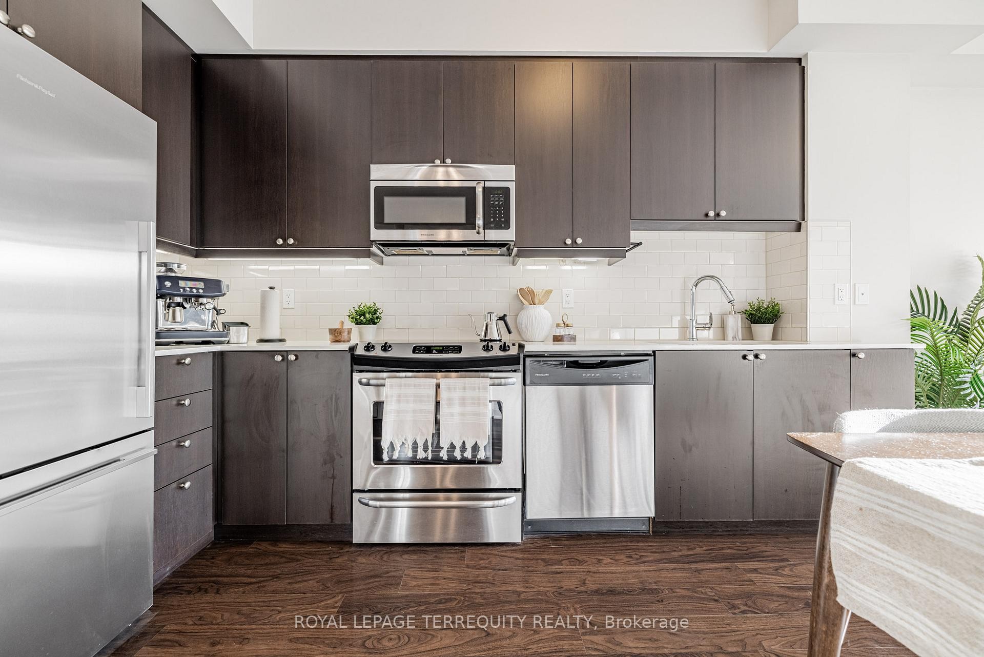 401-35 Fontenay Court, Toronto, ON - Indoor Photo Showing Kitchen With Upgraded Kitchen