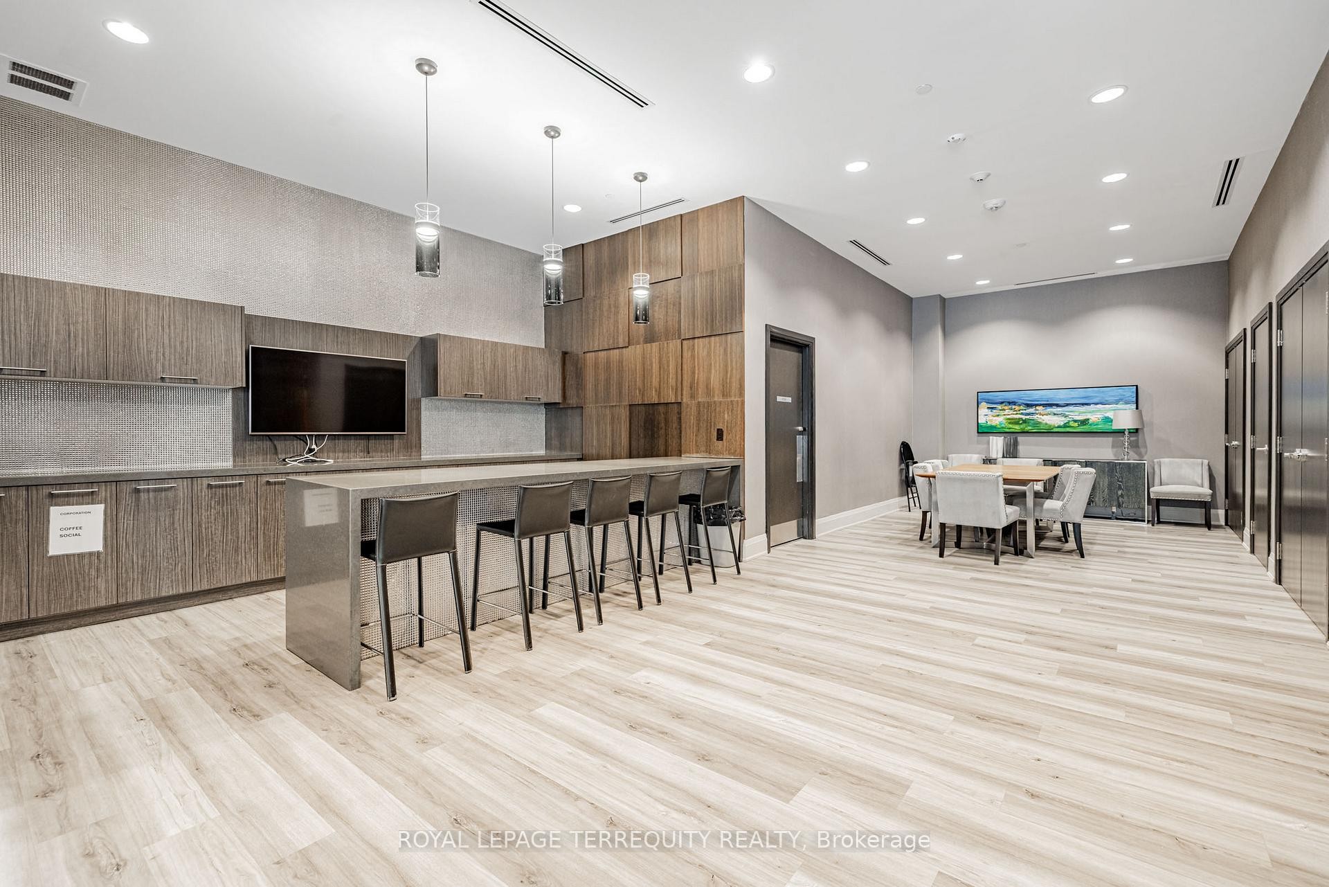 401-35 Fontenay Court, Toronto, ON - Indoor