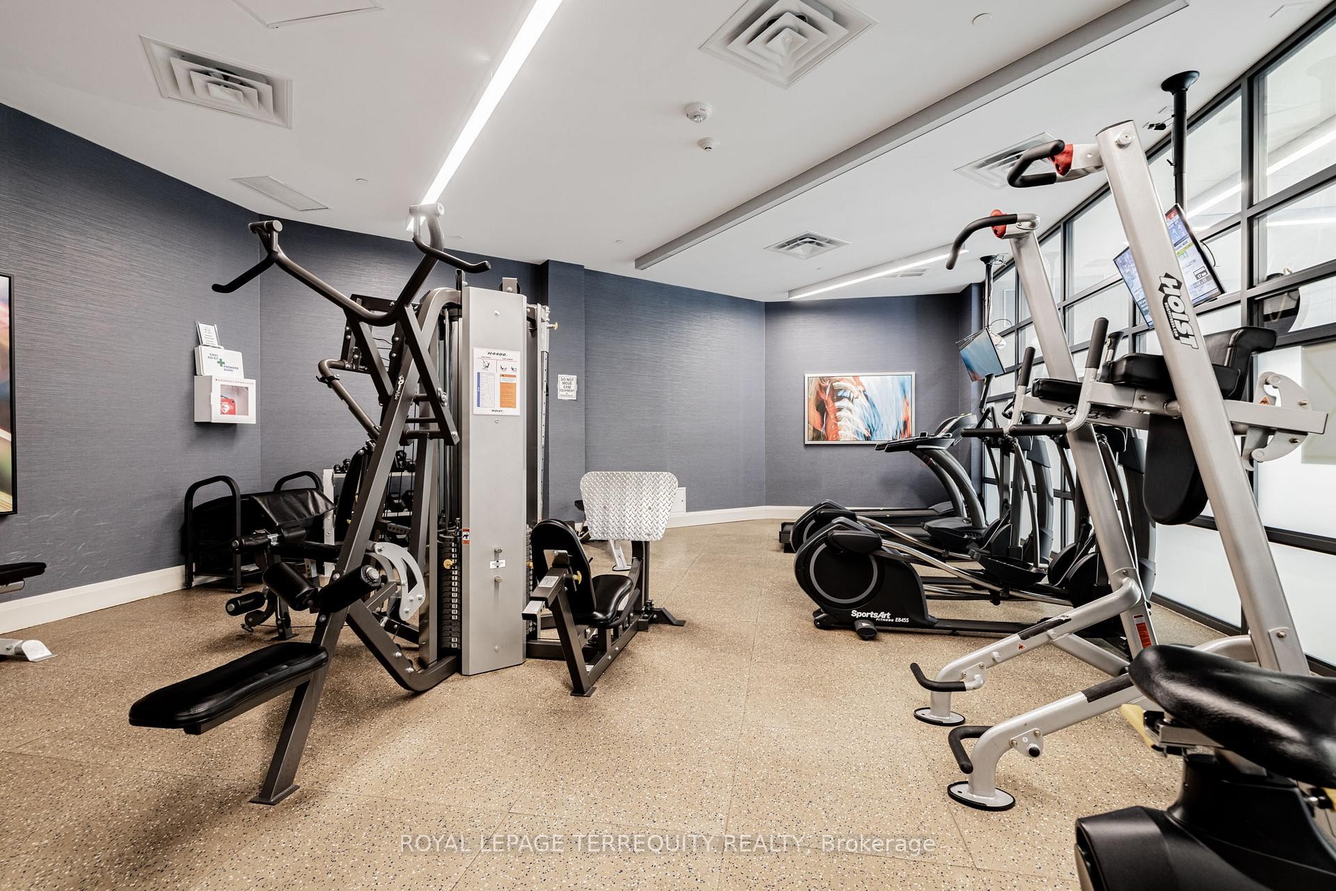 401-35 Fontenay Court, Toronto, ON - Indoor Photo Showing Gym Room