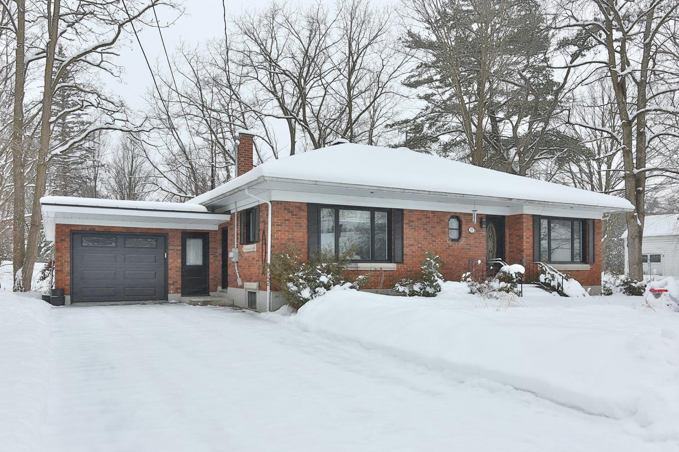 Frontage - 25 Rue De L'Académie, Bedford - Ville, QC - Outdoor With Facade