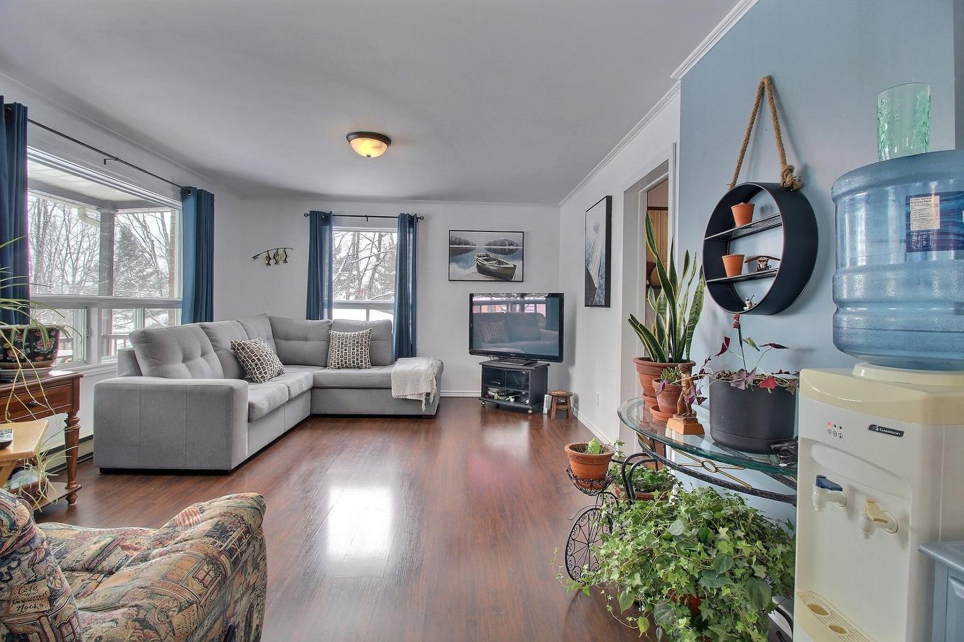 Salon - 116 Ch. Des Pins, Lambton, QC - Indoor Photo Showing Living Room