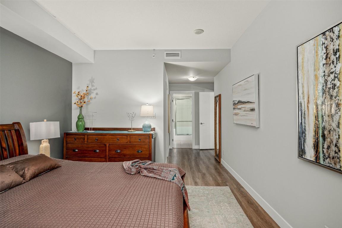 504-1160 Bernard Avenue, Kelowna, BC - Indoor Photo Showing Bedroom