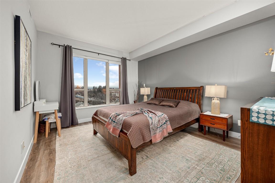 504-1160 Bernard Avenue, Kelowna, BC - Indoor Photo Showing Bedroom