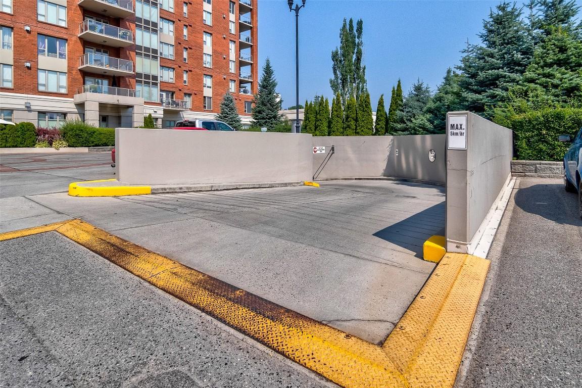 504-1160 Bernard Avenue, Kelowna, BC - Outdoor With Facade