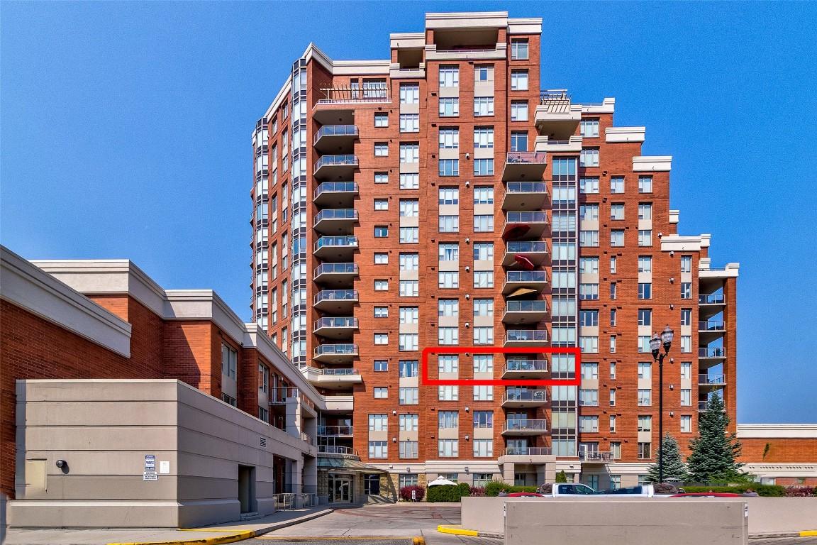 504-1160 Bernard Avenue, Kelowna, BC - Outdoor With Facade