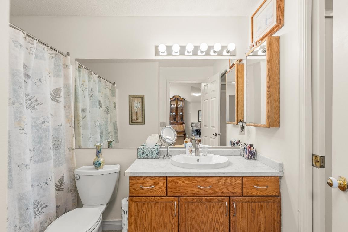 106-3815 Brown Road, West Kelowna, BC - Indoor Photo Showing Bathroom