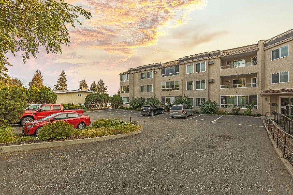 106-3815 Brown Road, West Kelowna, BC - Outdoor