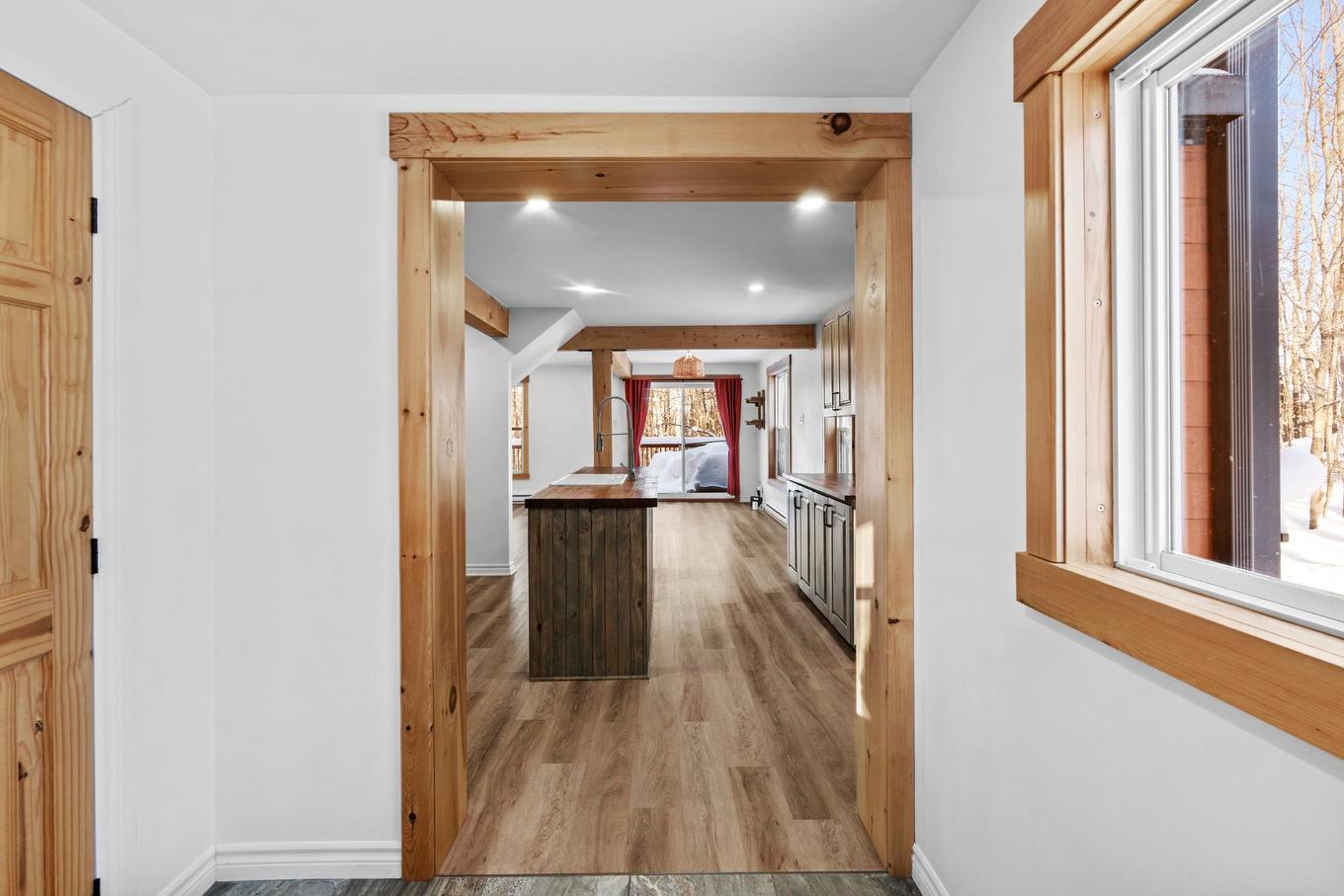 Hall d'entrée/Vestibule - 50 Ch. Lobel, Brownsburg-Chatham, QC - Indoor Photo Showing Other Room