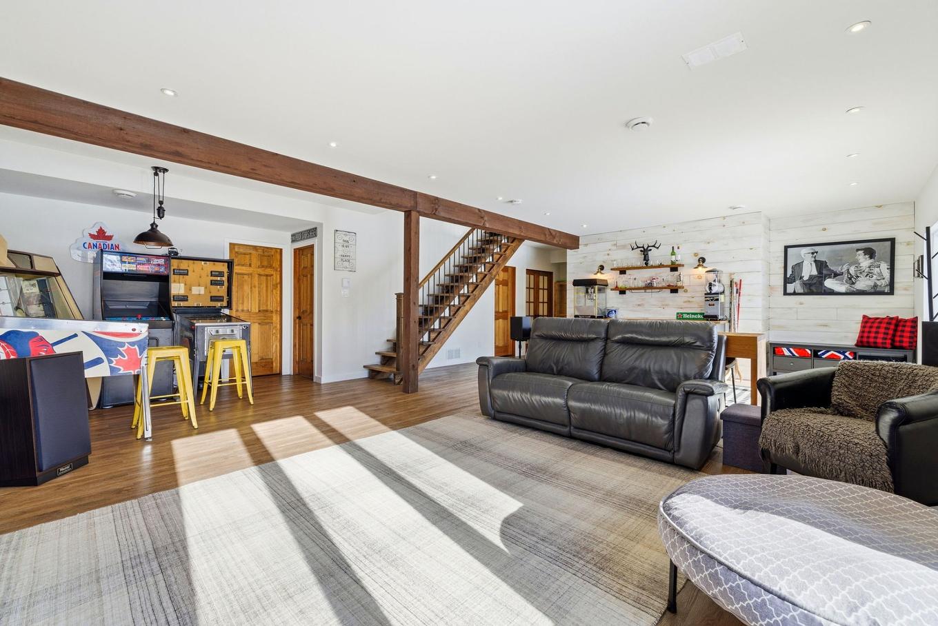 Salle familiale - 180 Ch. Des Libellules, Mayo, QC - Indoor Photo Showing Living Room